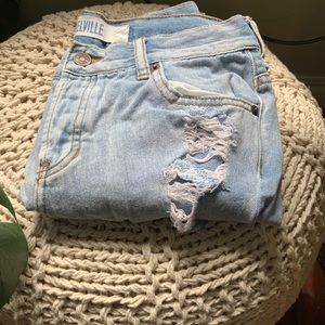 MELVILLE light distressed jeans